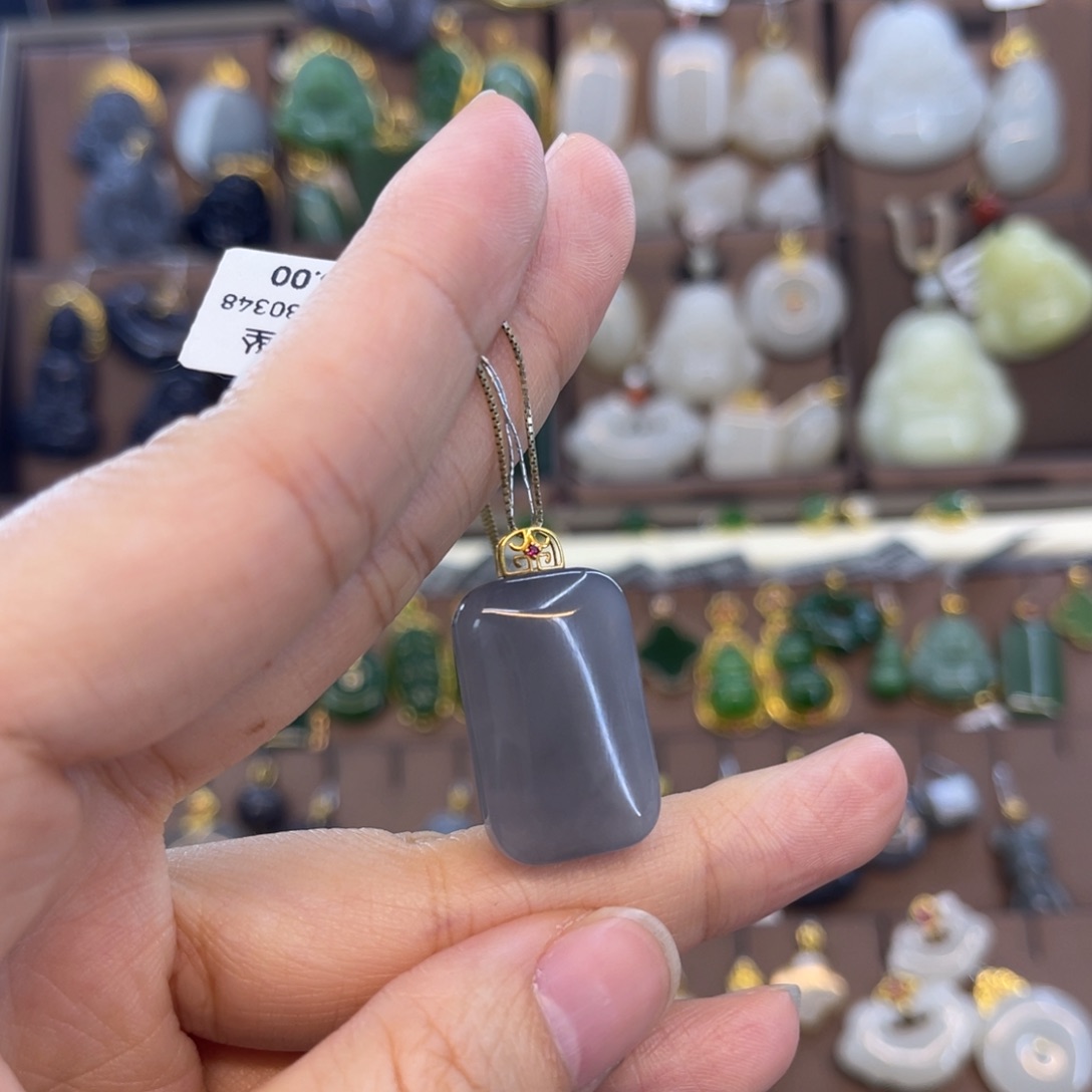 和田玉吊坠18K金镶嵌