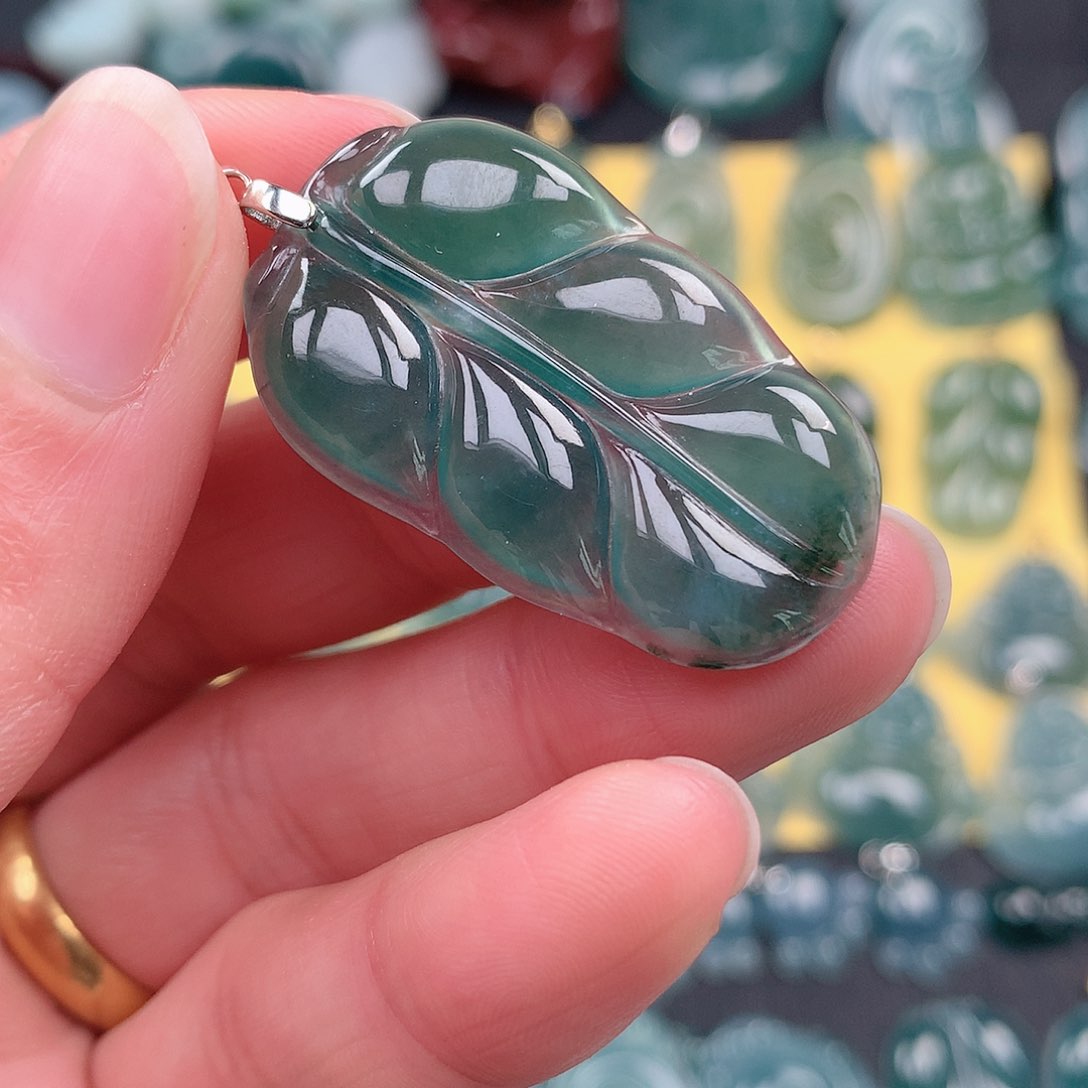 翡翠吊坠(赠链)未镶嵌吊坠