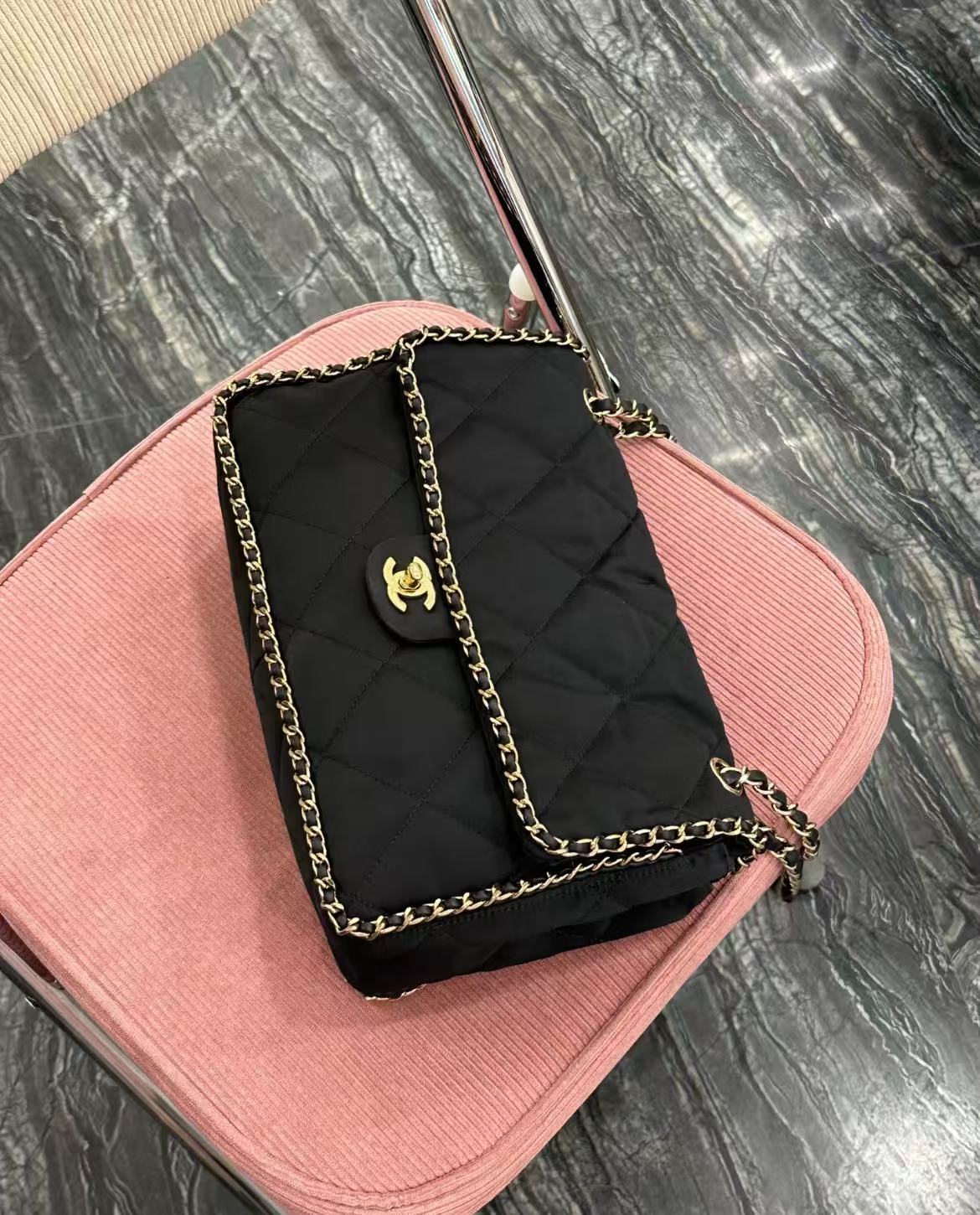 95新 Chanel/香奈儿 黑金缎面滚边cf jumbo包 28开 13470641