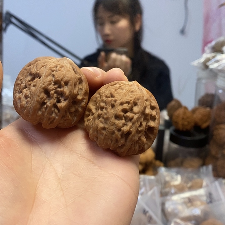 把件文玩核桃40.5红皮平谷凹底