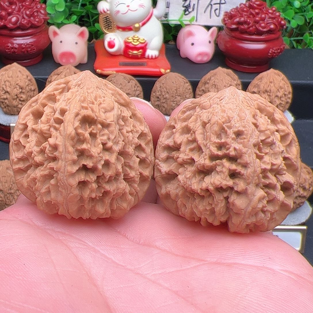 文玩核桃把件正宗百花山狮子头，尺寸41.5