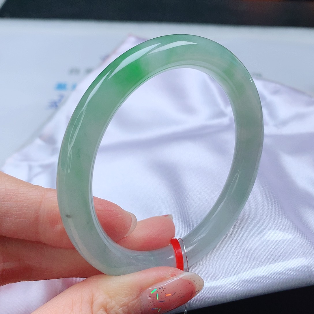 翡翠手镯（圆镯）未镶嵌53圆