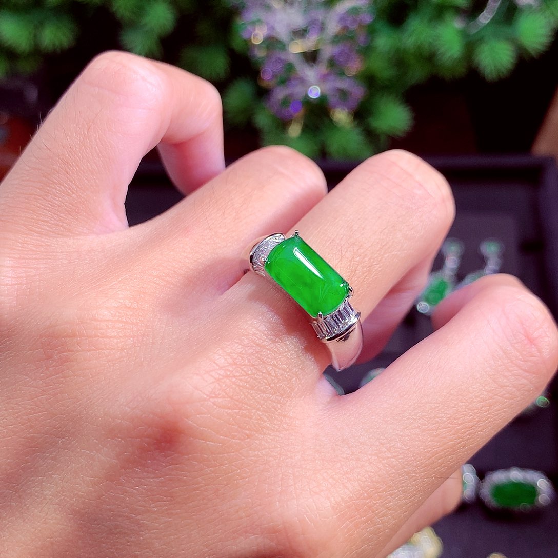 颈饰未镶嵌翡翠天然