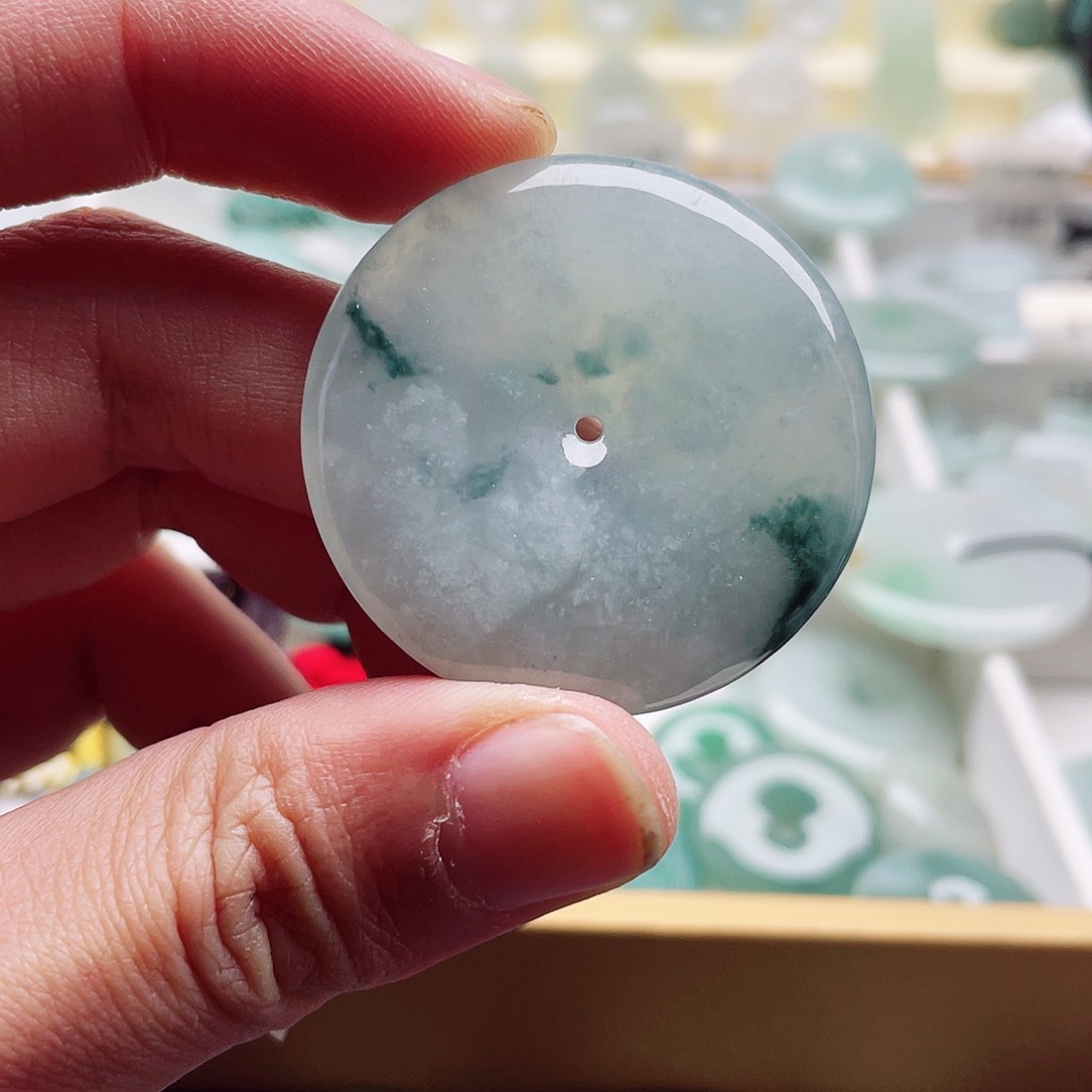 翡翠颈饰未镶嵌天然翡翠