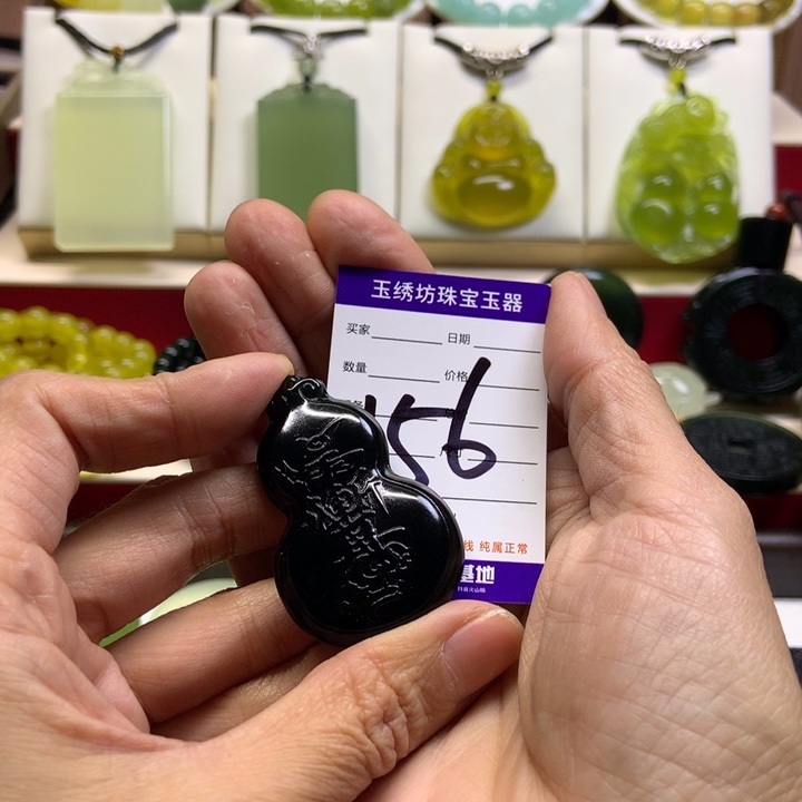 时***淺蛇纹石玉未镶嵌颈饰