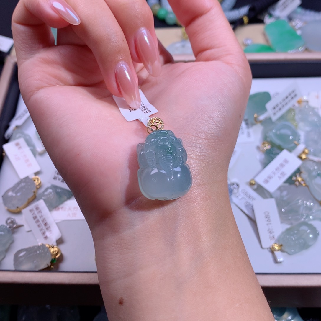 翡翠吊坠(不含链)18K金镶嵌