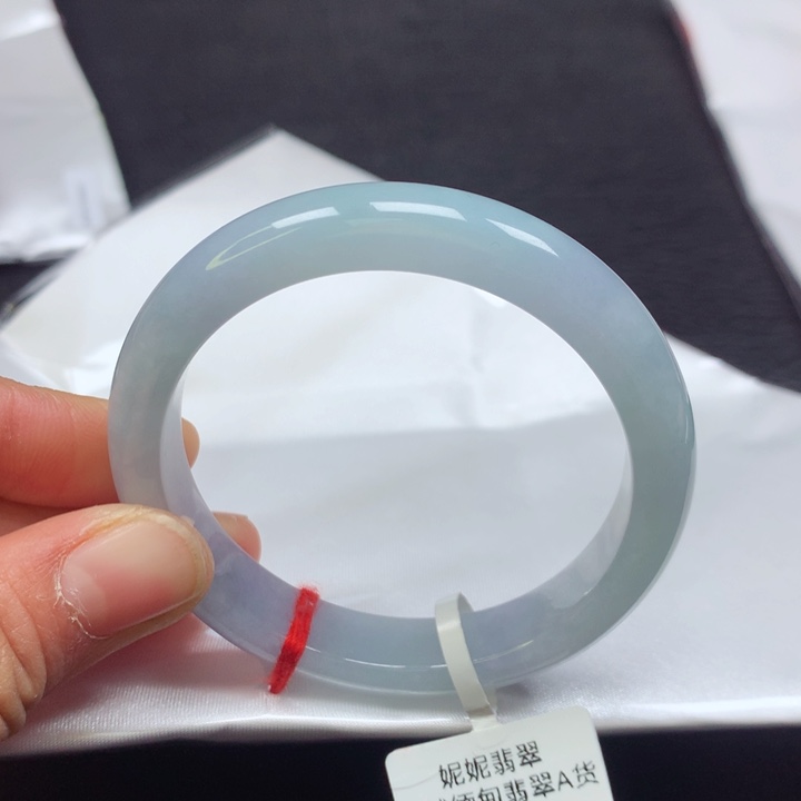 翡翠手镯未镶嵌52圈