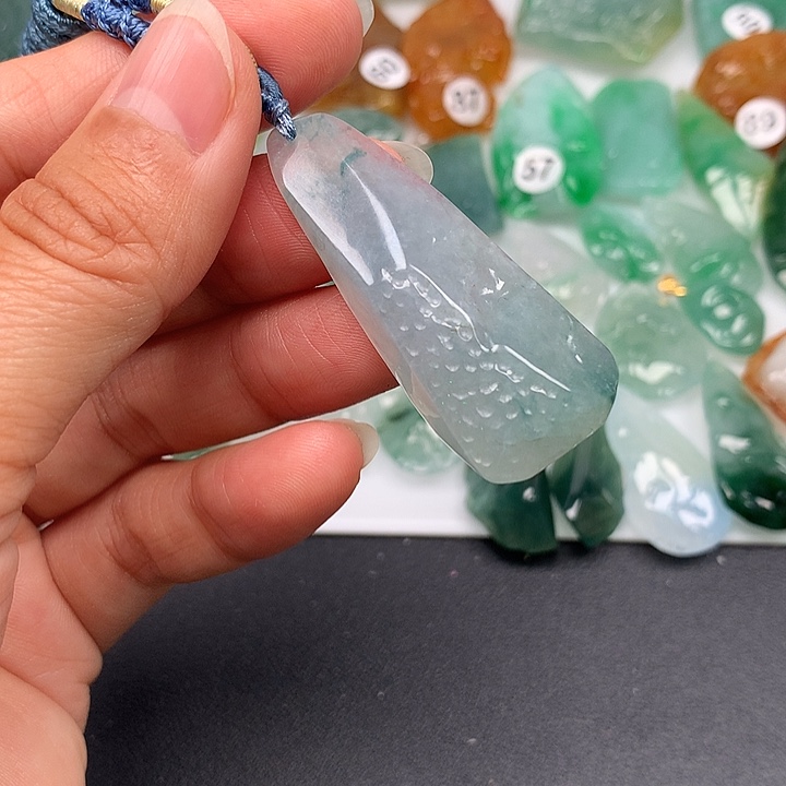 翡翠未镶嵌颈饰随型