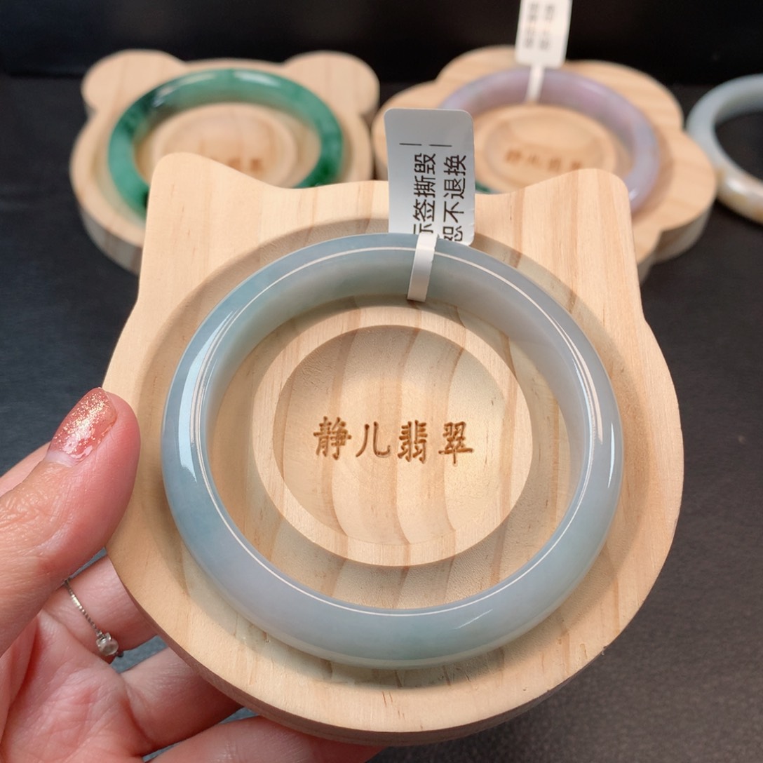 翡翠手镯未镶嵌57圈口