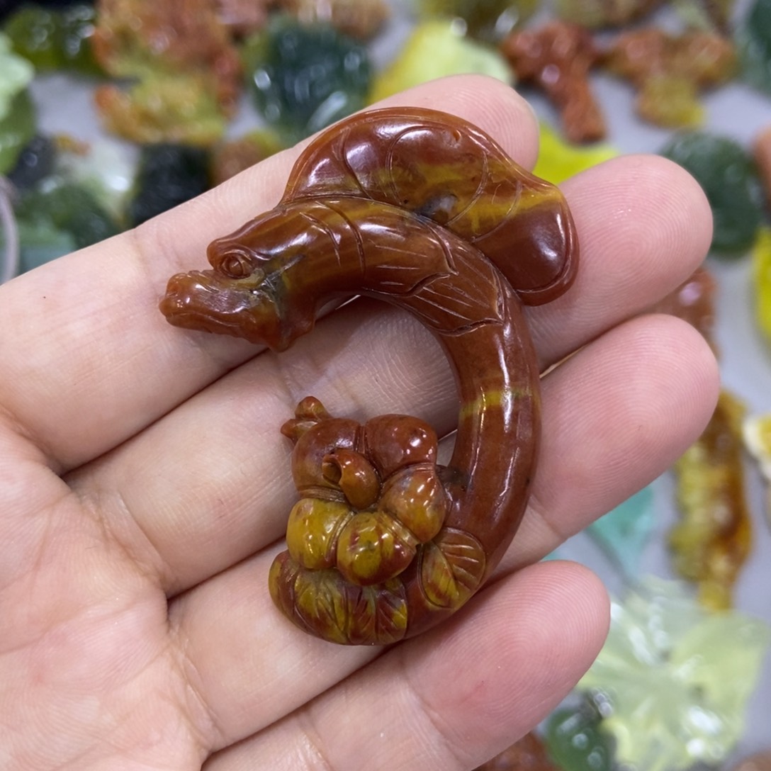 未镶嵌蛇纹石玉挂件