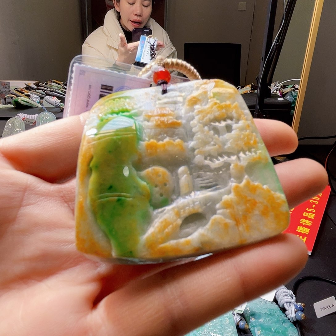 颈饰未镶嵌翡翠一