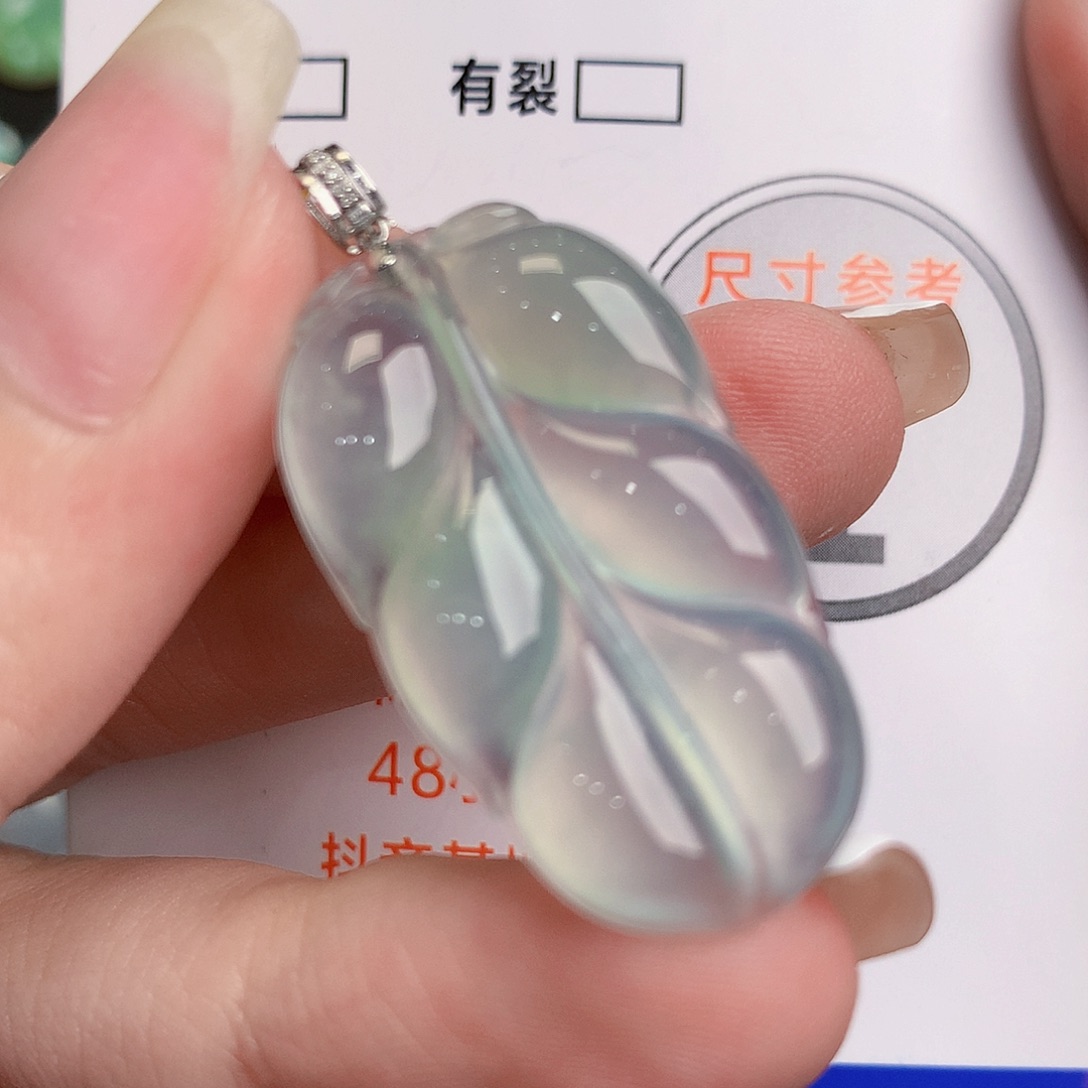 颈饰18K金镶嵌翡翠