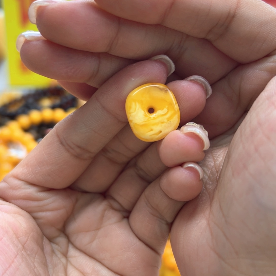 琥珀珠宝奇石未镶嵌