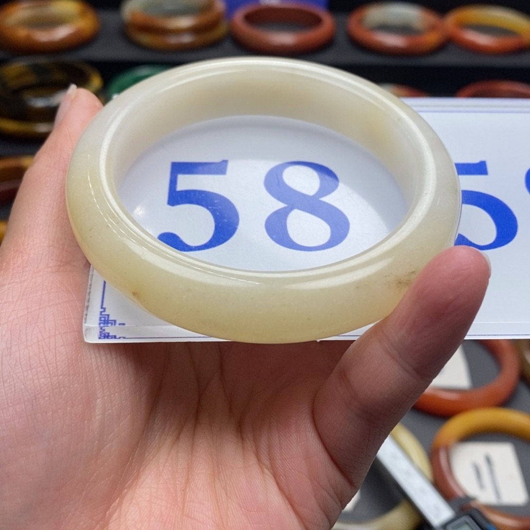 石英质玉（黄龙玉）手镯未镶嵌