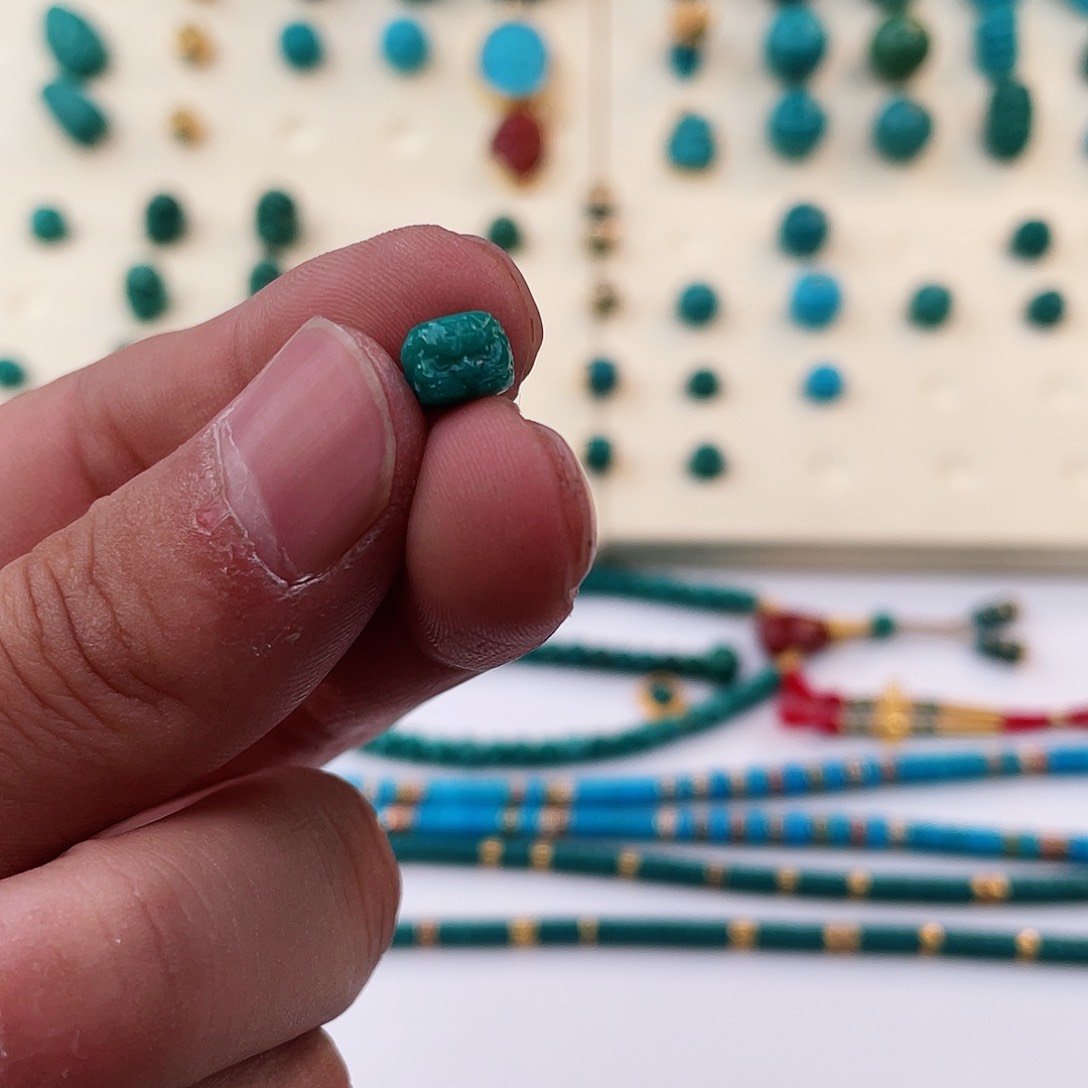 绿松石颈饰未镶嵌