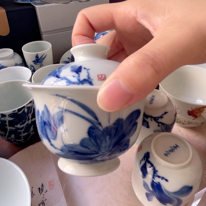 釉下五彩荷花盖碗盖碗