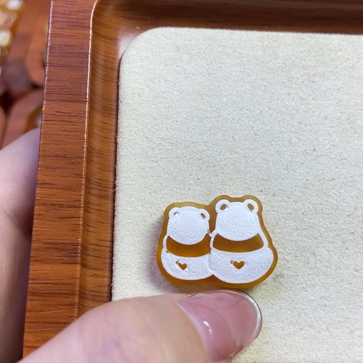 琥珀未镶嵌珠宝奇石原皮小熊