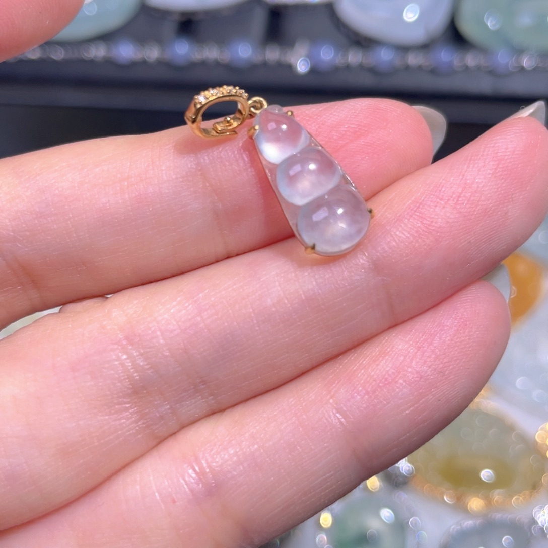 颈饰18K金镶嵌翡翠翡翠