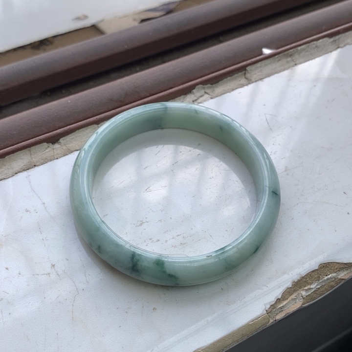 翡翠手镯未镶嵌翡翠手镯