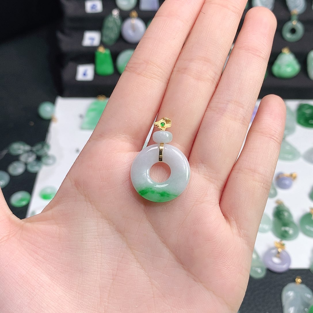 翡翠颈饰未镶嵌?***…翡翠