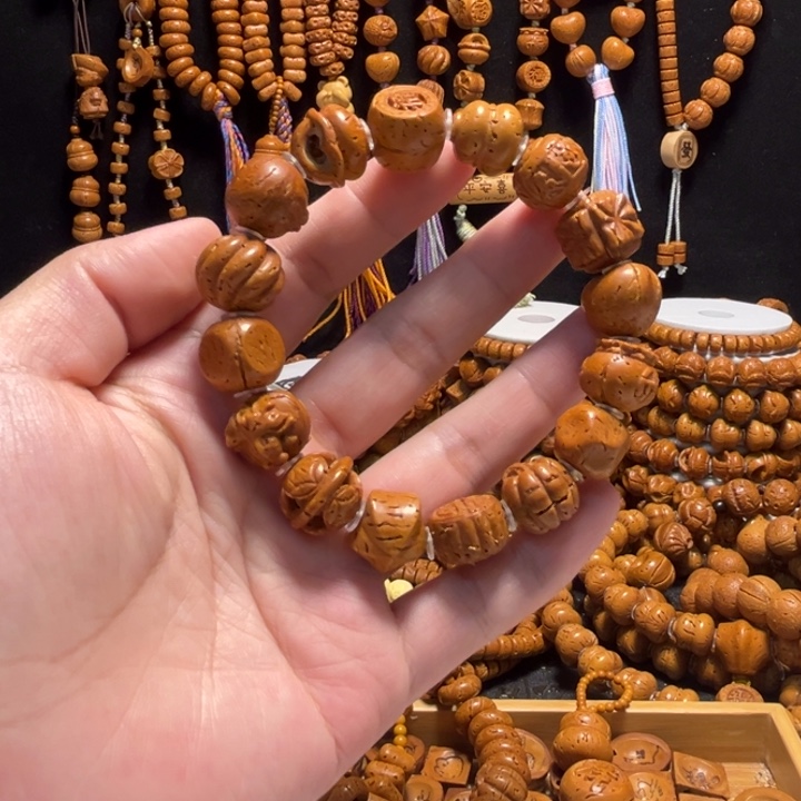 手串桃核多宝手串