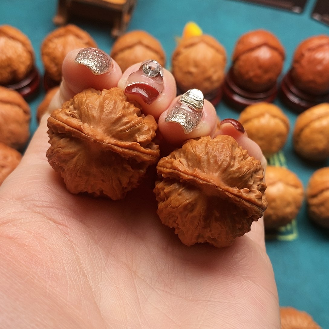 文玩核桃把件粗筋八棱