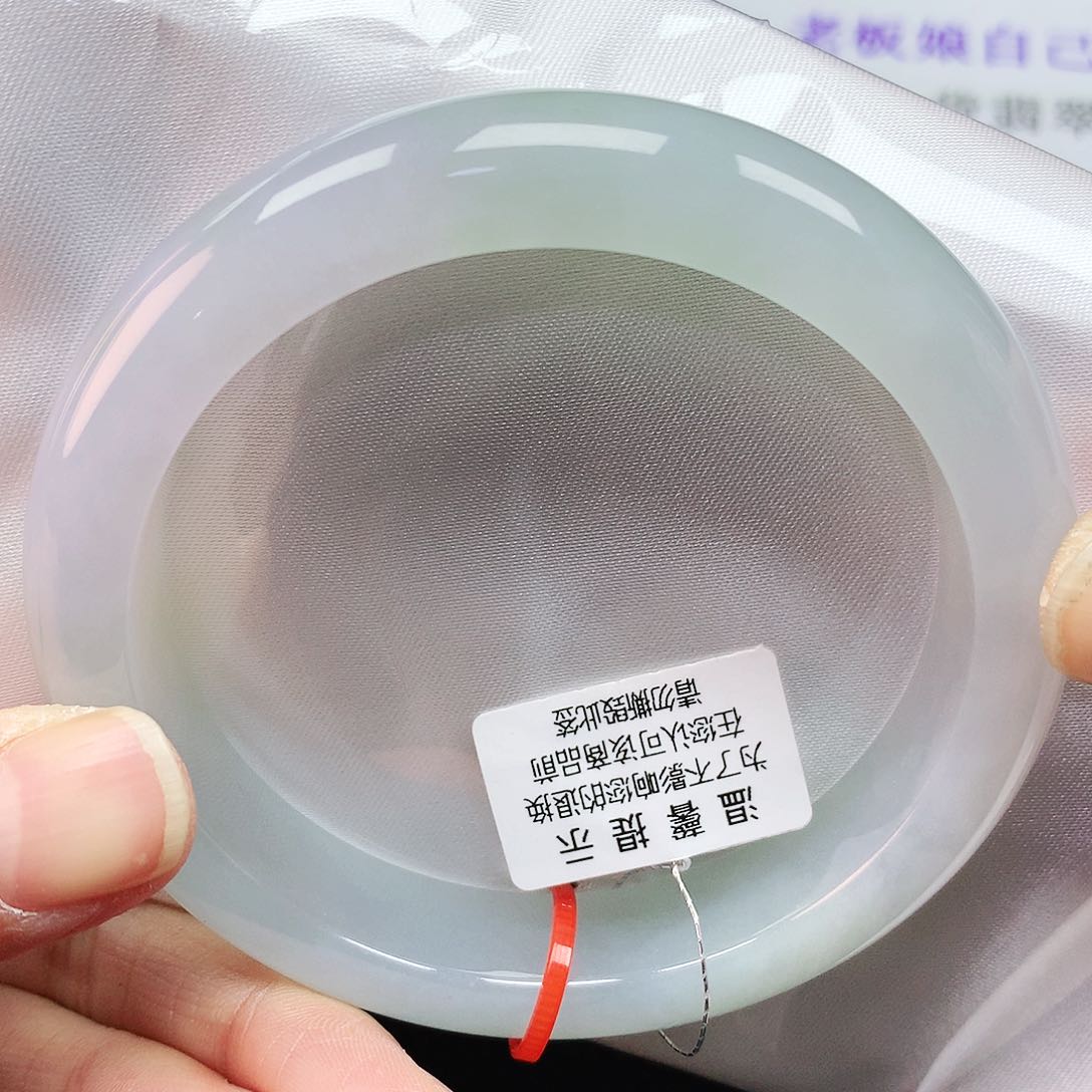翡翠手镯未镶嵌60圈