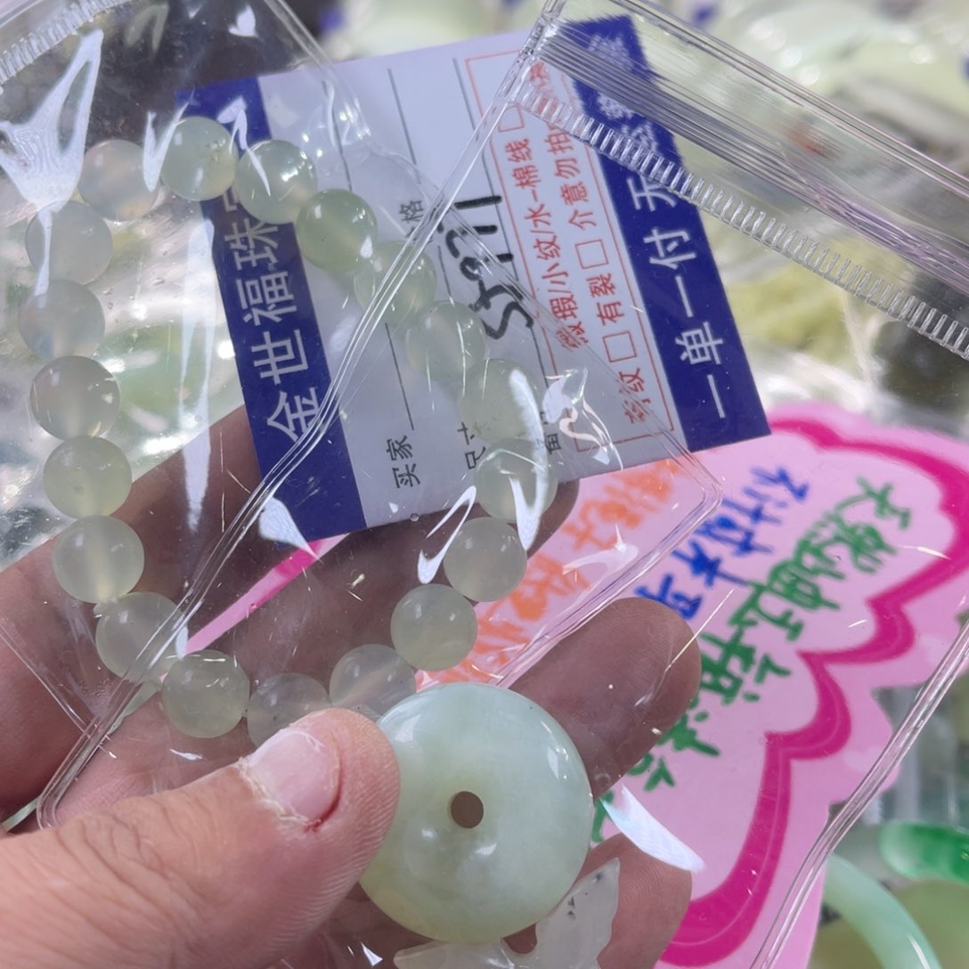 蛇纹石玉颈饰未镶嵌