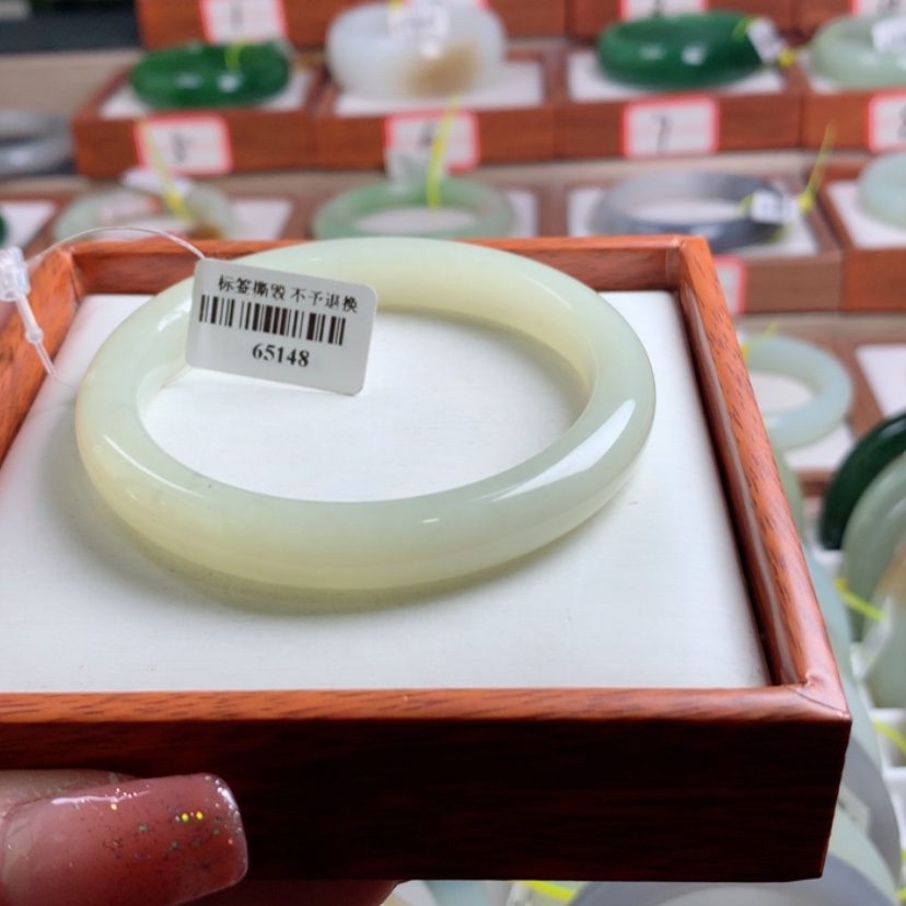 【闪购商品】和田玉手镯未镶嵌67.5