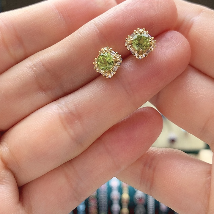 橄榄石耳钉银S925镶嵌