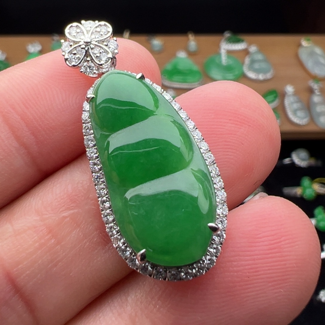 翡翠18K金镶嵌颈饰豆子21.8