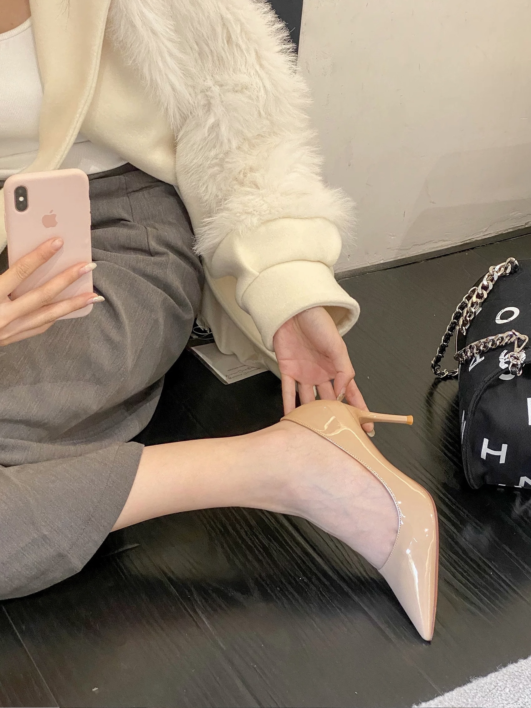 高跟鞋尖头女气质2025秋季时尚高级感大码裸色漆皮不累脚浅口单鞋