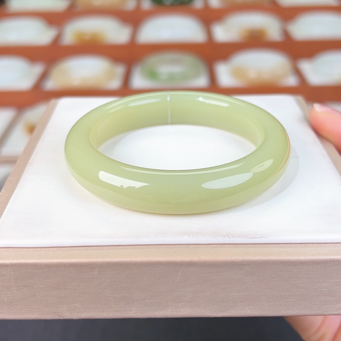 和田玉手镯未镶嵌和田玉黄口手镯