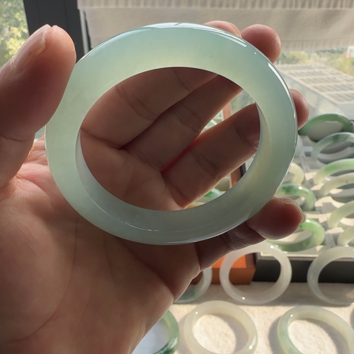 翡翠手镯未镶嵌o***子