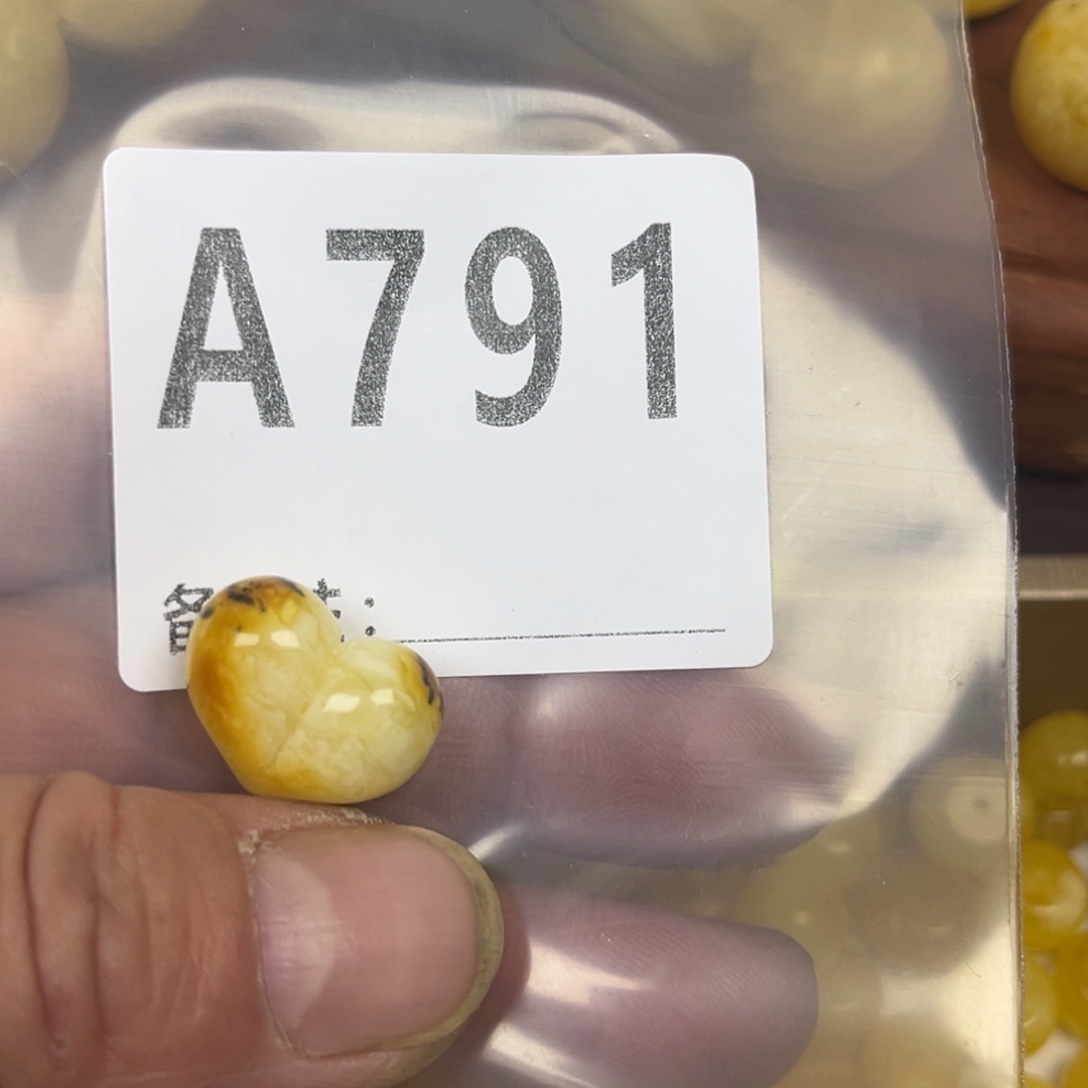 琥珀未镶嵌珠宝奇石微瑕屁桃