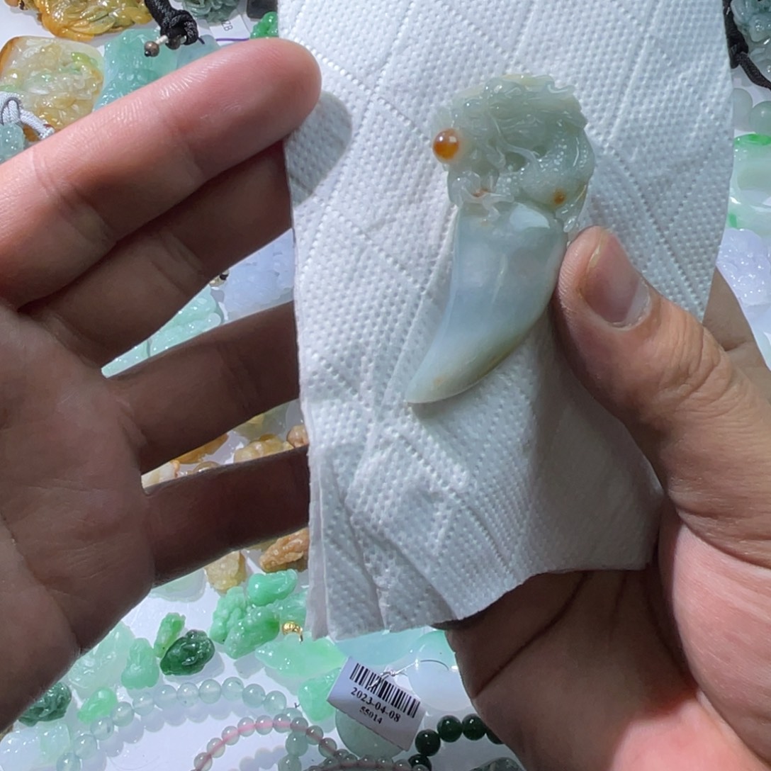 翡翠颈饰未镶嵌天然