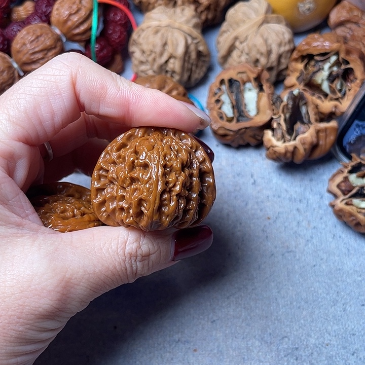 n***1文玩核桃吊坠白狮子