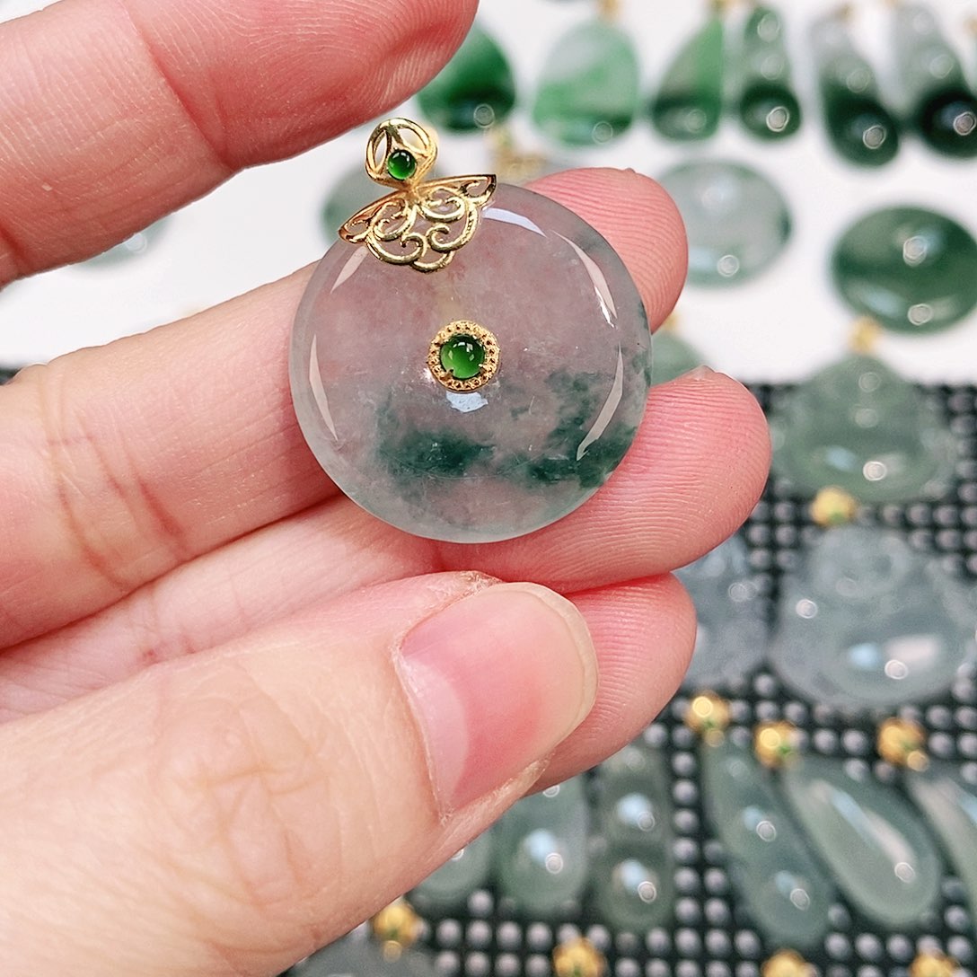 翡翠颈饰18K金镶嵌吊坠