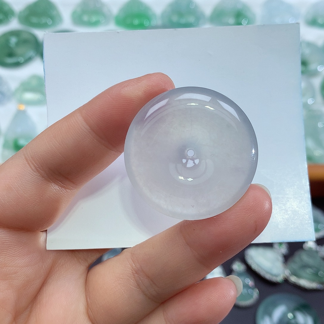 翡翠未镶嵌颈饰平安扣