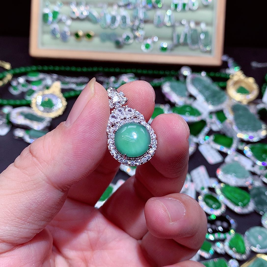 【闪购商品】翡翠吊坠(不含链)未镶嵌