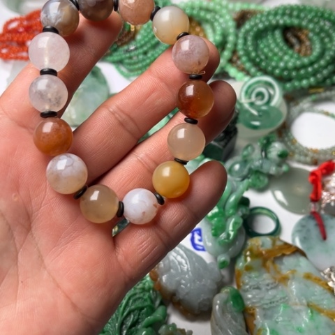 翡翠颈饰未镶嵌珠