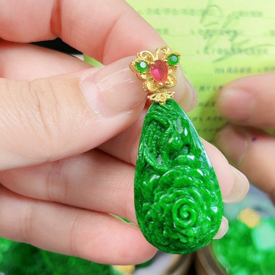 翡翠颈饰未镶嵌吊坠