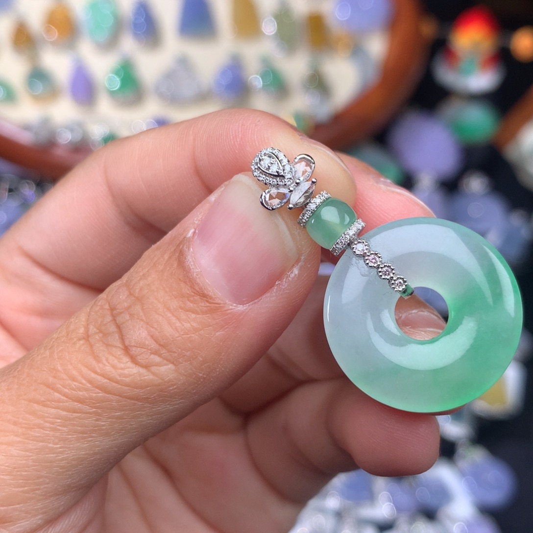 翡翠吊坠(不含链)18K金镶嵌