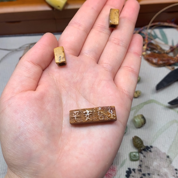 此***0岫岩河磨玉（透闪石质玉）未镶嵌挂件