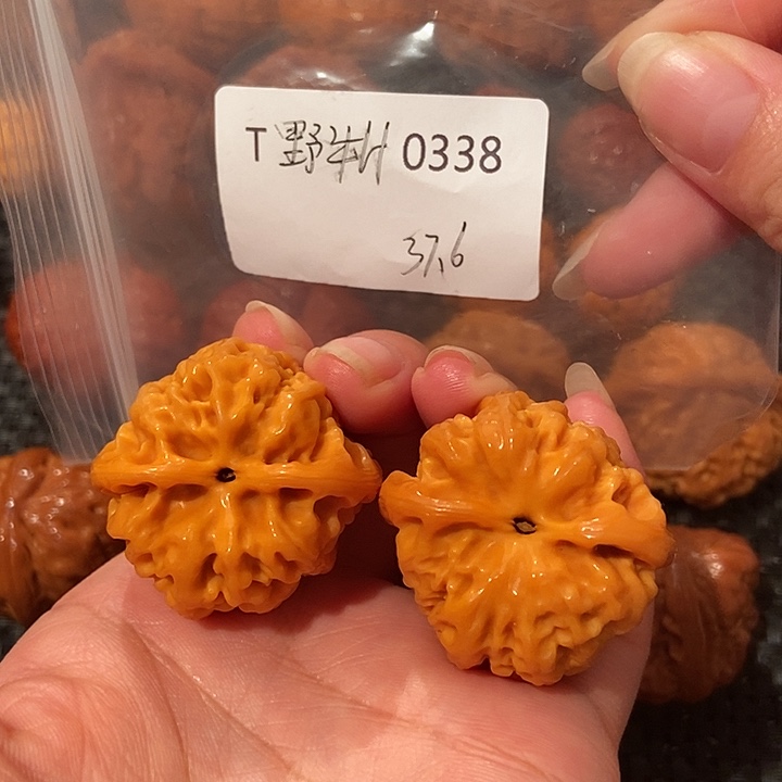 文玩核桃吊坠野牛37