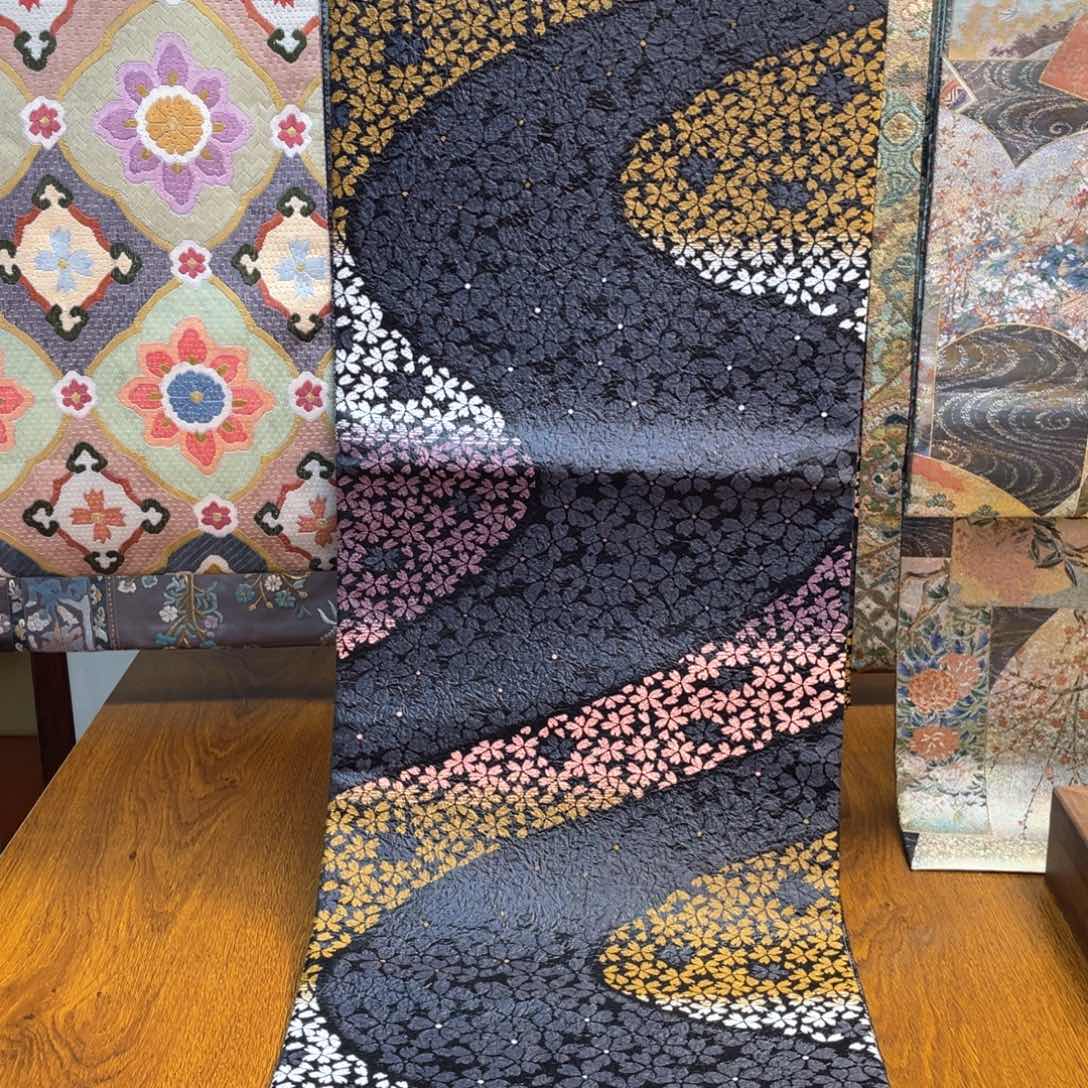 织绣六通流水樱花纹