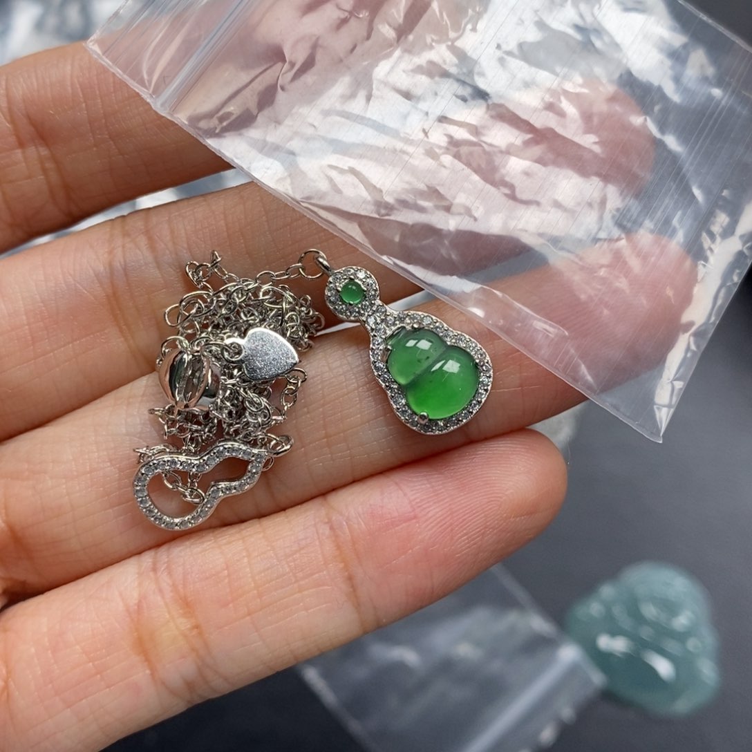 翡翠颈饰未镶嵌翡翠