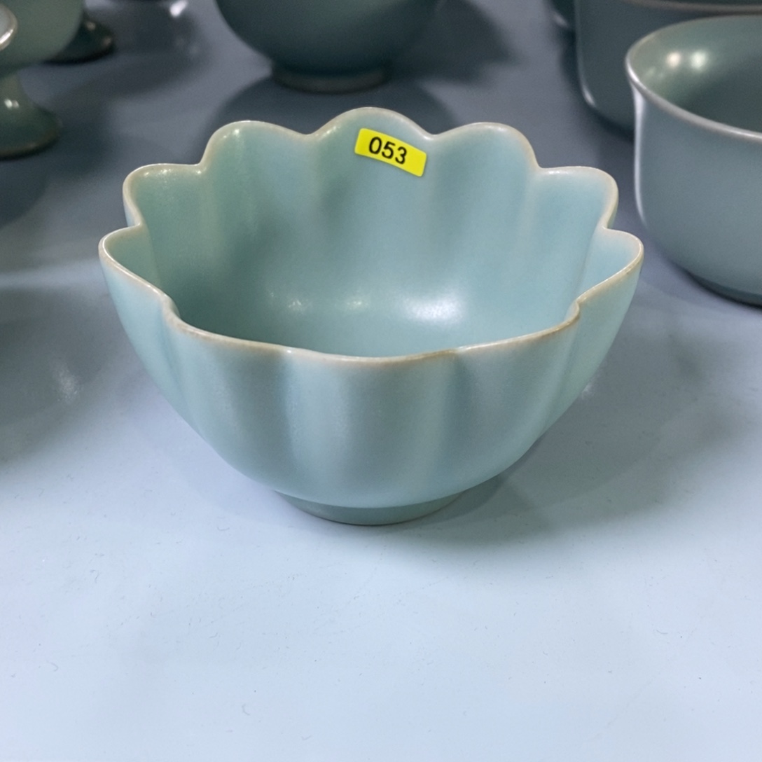 大***大053微瑕仿古釉莲花杯