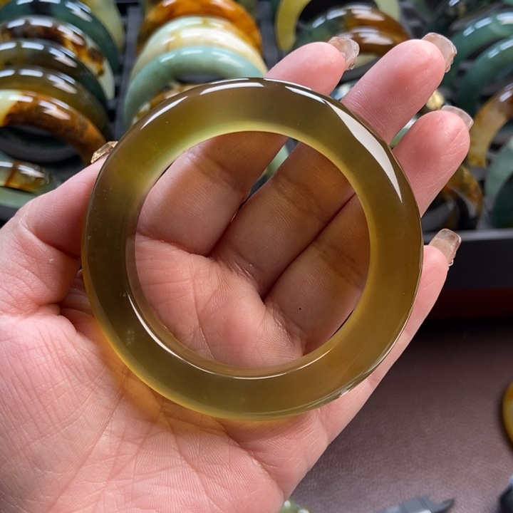 木***七蛇纹石玉未镶嵌手镯挂件