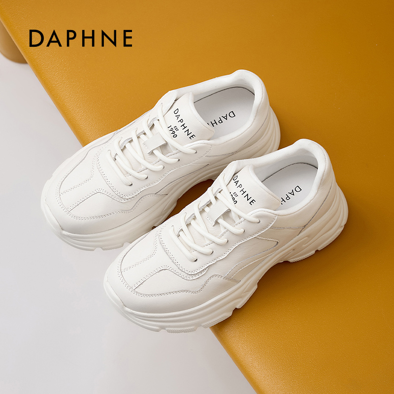 达芙妮圆头时尚百搭真皮休闲鞋2025秋季新款系带纯色简约小白鞋L